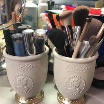 Retro Embossed Portrait Makeup Brush Holder: Cosmetic Tools Storage Solution